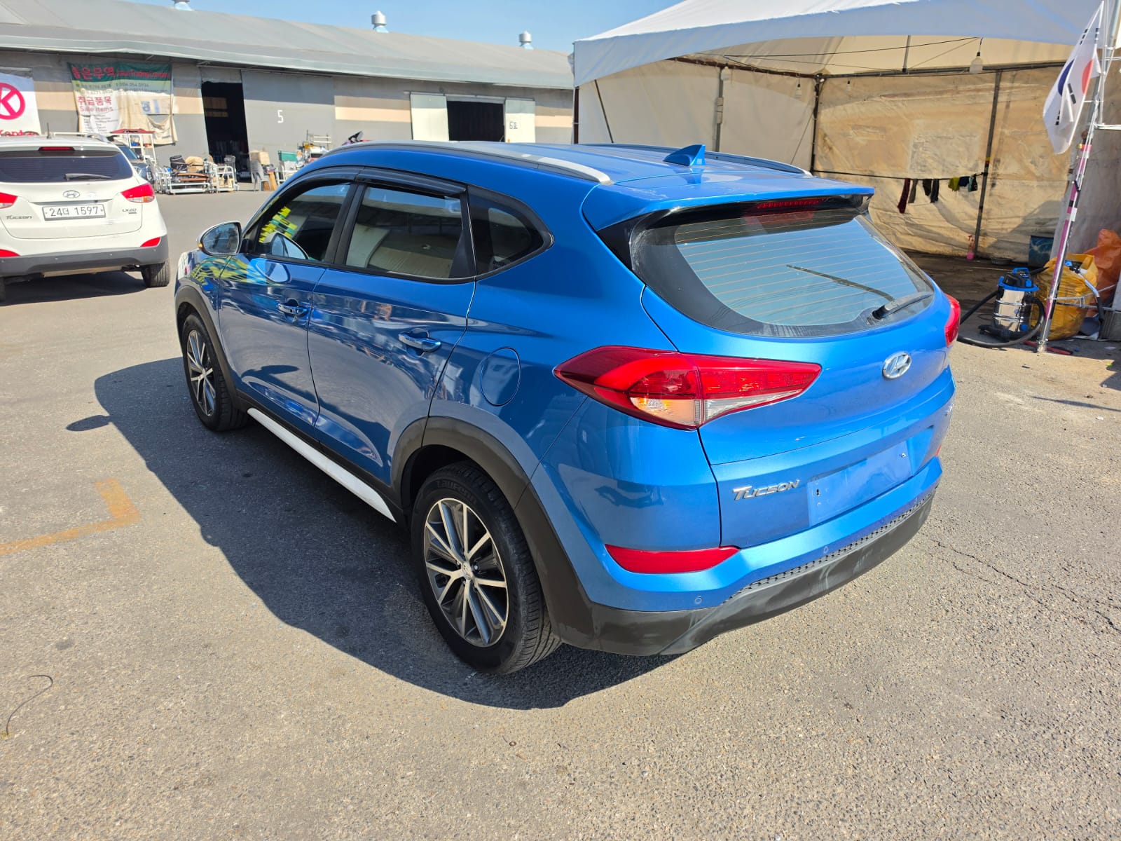 2016 Hyundai Tucson view 4