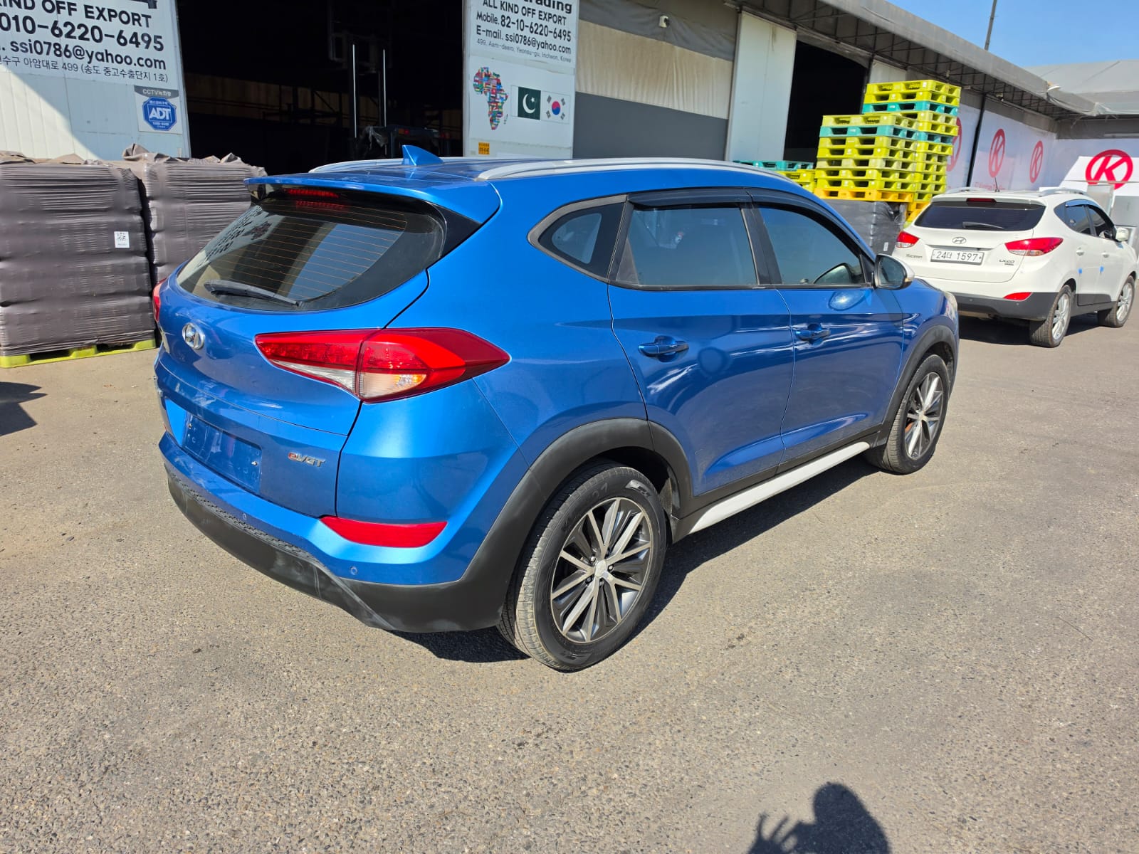 2016 Hyundai Tucson view 3